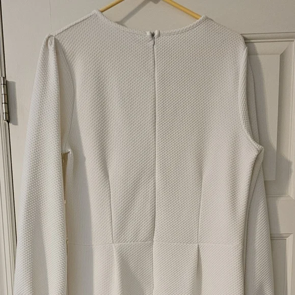 Women's white dress - Picture 7 of 8